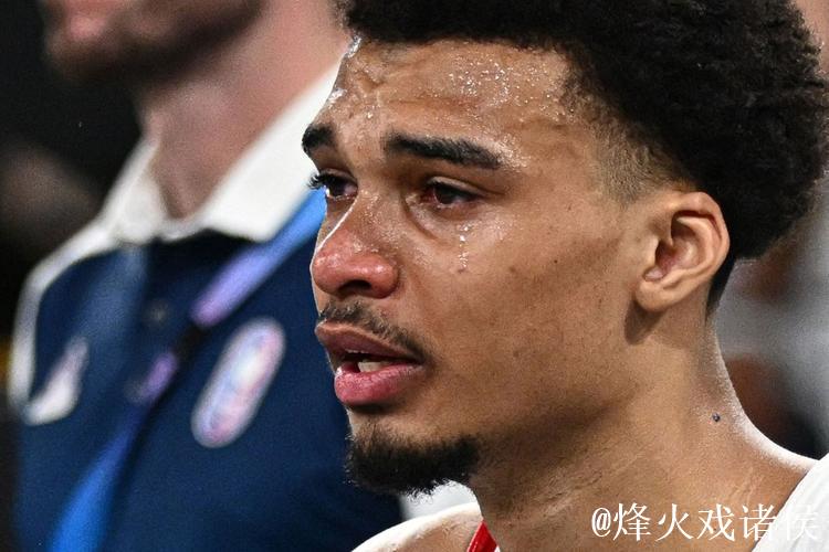 文班亚马谈得知血栓伤病的感受:我哭了,彻底崩溃了五分钟 文班亚马谈得知血栓伤病的感受:我哭了,彻底崩溃了五分钟